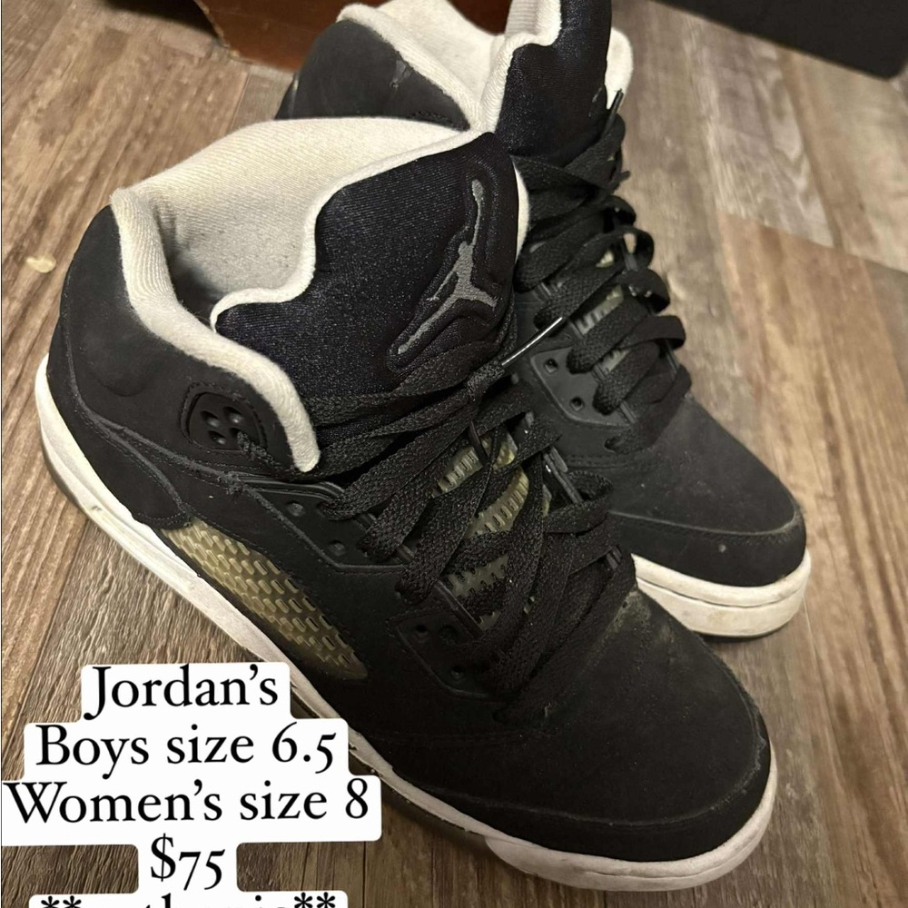 Jordan Men's Black and Gold Sneakers